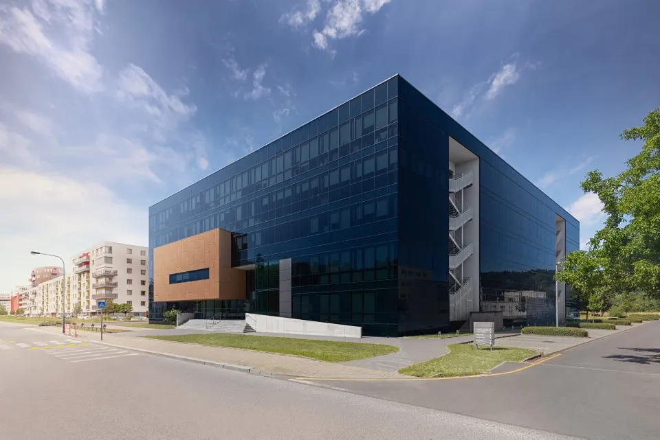 Pronájem kanceláře 744 m²